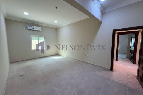 5 bedrooms Villa in Doha, Qatar No. 57972 18