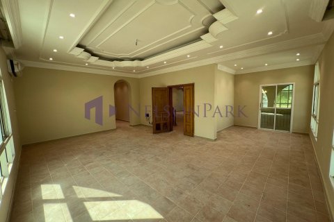 5 bedrooms Villa in Doha, Qatar No. 57972 13