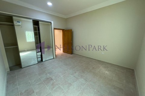 5 bedrooms Villa in Doha, Qatar No. 57972 14