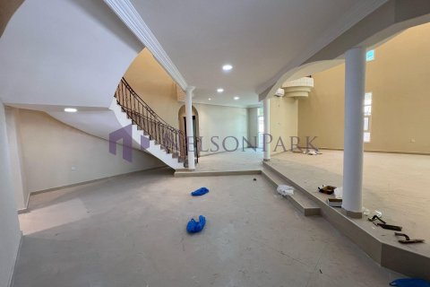 5 bedrooms Villa in Doha, Qatar No. 57972 6