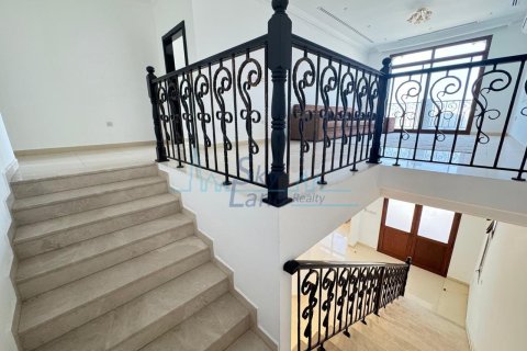 Villa de 4 dormitorios en Jumeirah, UAE No. 90926 17