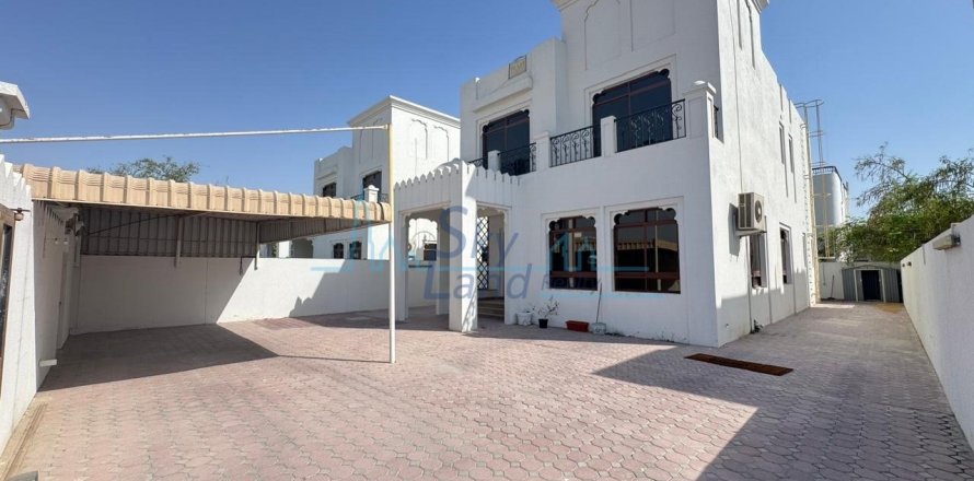 Villa de 4 dormitorios en Jumeirah, UAE No. 90926