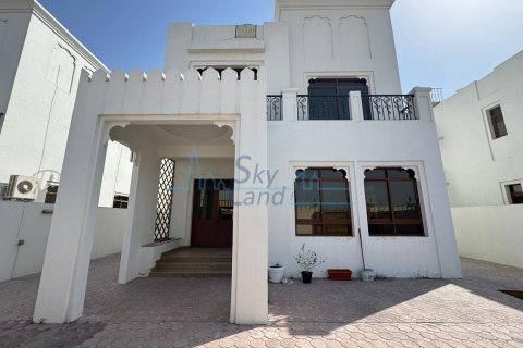Villa de 4 dormitorios en Jumeirah, UAE No. 90926 18