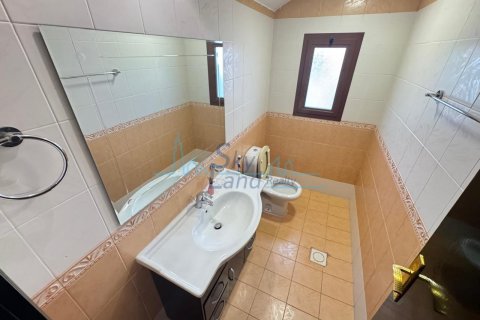 Villa de 4 dormitorios en Jumeirah, UAE No. 90926 10