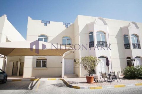 3 bedrooms Apartment in Doha, Qatar No. 60916 1