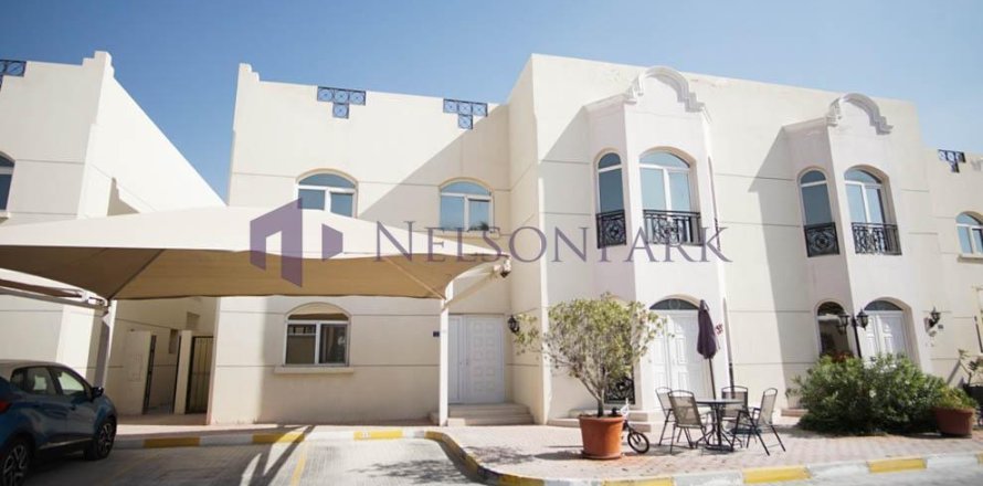 3 bedrooms Apartment in Doha, Qatar No. 60916