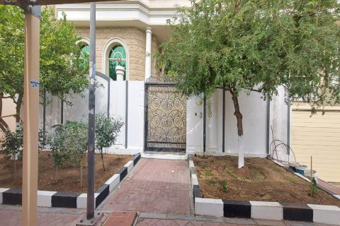 Villa de 7 chambres à Abu Dhabi, UAE No. 90068 25