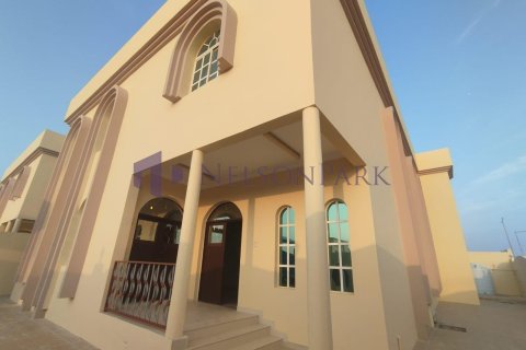 6 bedrooms Villa in Al Shamal, Qatar No. 57731 4