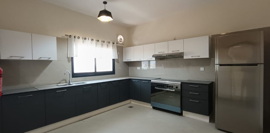 Villa de 3 dormitorios en As Sib, Oman No. 54411