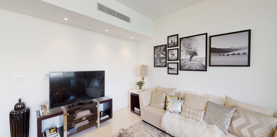 2 rooms Apartment in GOLF TOWN Dubai, UAE No. 95253