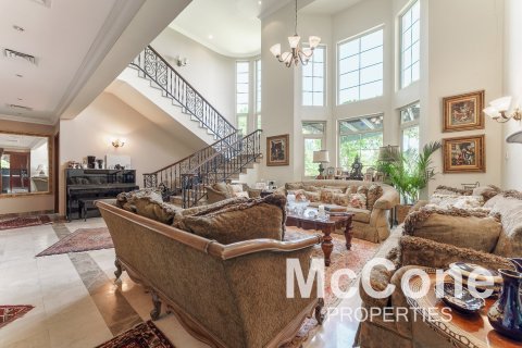 Villa de 4 dormitorios en Jumeirah Islands, UAE No. 74654 2