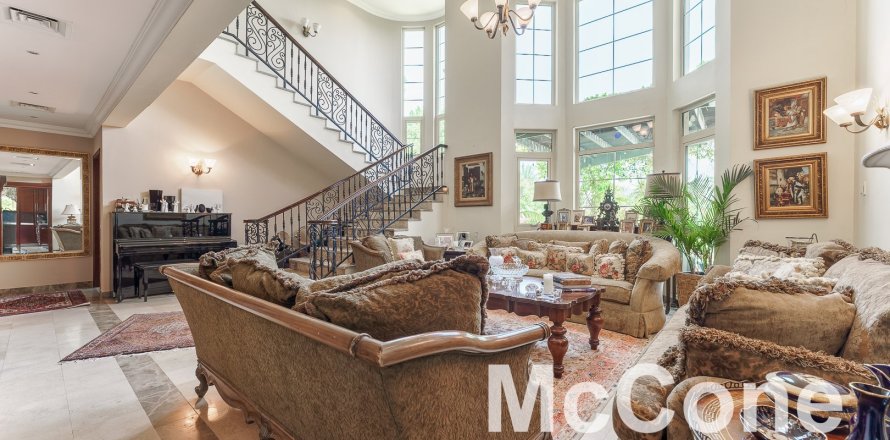 Villa de 4 dormitorios en Jumeirah Islands, UAE No. 74654