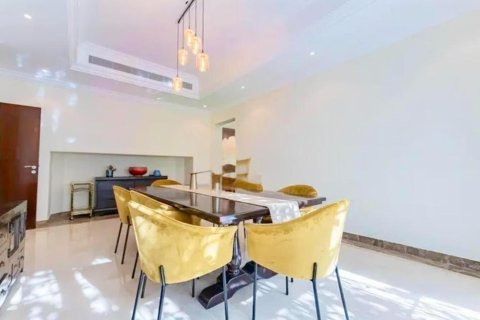 Вилла с 4 спальнями в Jumeirah Islands, ОАЭ №102938 6