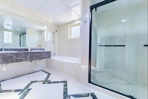 Вилла с 4 спальнями в Jumeirah Islands, ОАЭ №102938 11