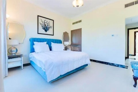 Вилла с 4 спальнями в Jumeirah Islands, ОАЭ №102938 8