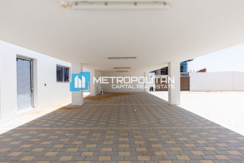 6 bedrooms Villa in Abu Dhabi, UAE No. 83279 13