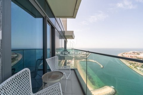 Квартира с 2 спальнями в EMAAR Beachfront, ОАЭ №77847 3