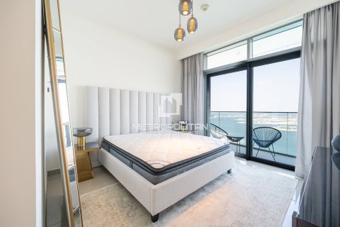 Квартира с 2 спальнями в EMAAR Beachfront, ОАЭ №77847 9