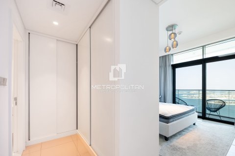 Квартира с 2 спальнями в EMAAR Beachfront, ОАЭ №77847 8