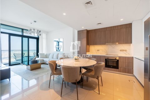 Квартира с 2 спальнями в EMAAR Beachfront, ОАЭ №77847 5