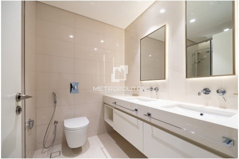 Квартира с 2 спальнями в EMAAR Beachfront, ОАЭ №77847 13