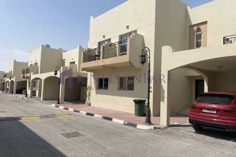 4 bedrooms Villa in Doha, Qatar No. 58217 13