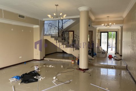 4 bedrooms Villa in Doha, Qatar No. 58217 10