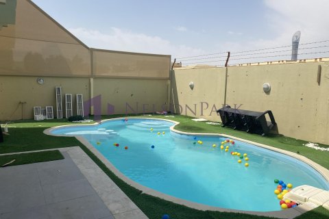 4 bedrooms Villa in Doha, Qatar No. 58217 9