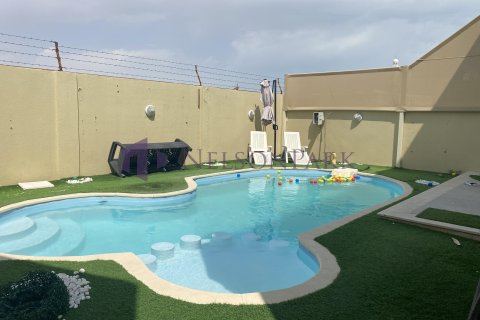 4 bedrooms Villa in Doha, Qatar No. 58217 1