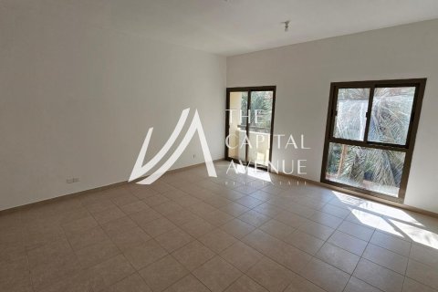 Villa de 4 dormitorios en Abu Dhabi Gate City, UAE No. 86652 11