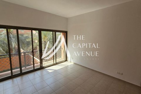 Villa de 4 dormitorios en Abu Dhabi Gate City, UAE No. 86652 10