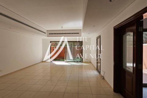 Villa de 4 dormitorios en Abu Dhabi Gate City, UAE No. 86652 5