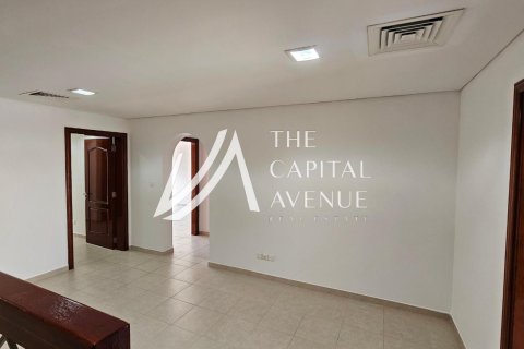 Villa de 4 dormitorios en Abu Dhabi Gate City, UAE No. 86652 7