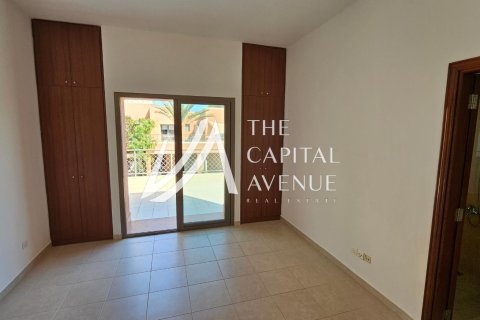 Villa de 4 dormitorios en Abu Dhabi Gate City, UAE No. 86652 8