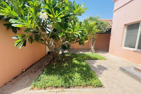 Villa de 3 dormitorios en Umm Suqeim, UAE No. 102965 14