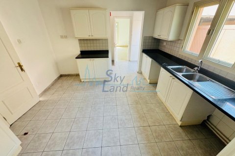 Villa de 3 dormitorios en Umm Suqeim, UAE No. 102965 6
