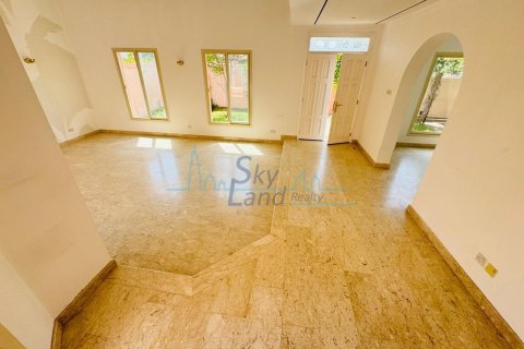 Villa de 3 dormitorios en Umm Suqeim, UAE No. 102965 4