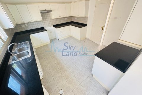 Villa de 3 dormitorios en Umm Suqeim, UAE No. 102965 5