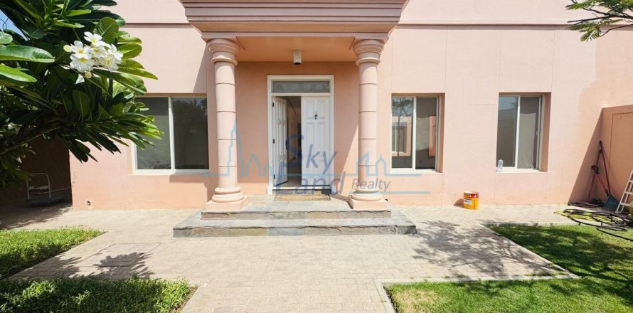 Villa de 3 chambres à Umm Suqeim, UAE No. 102965