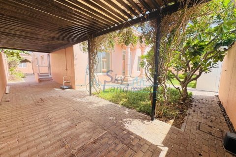 Villa de 3 dormitorios en Umm Suqeim, UAE No. 102965 16