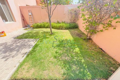 Villa de 3 dormitorios en Umm Suqeim, UAE No. 102965 13