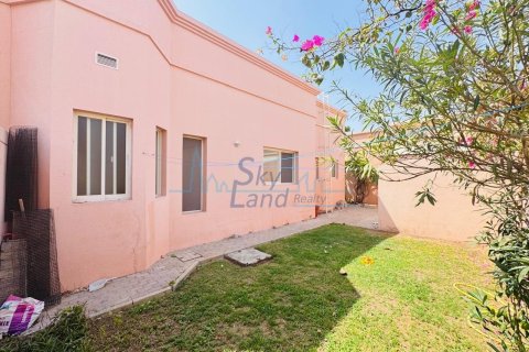 Villa de 3 dormitorios en Umm Suqeim, UAE No. 102965 21