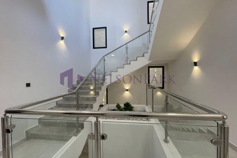 6 bedrooms Villa in Doha, Qatar No. 58179 14