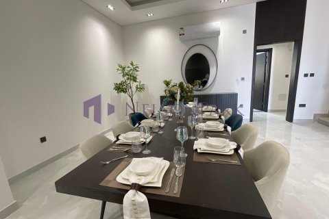 6 bedrooms Villa in Doha, Qatar No. 58179 2
