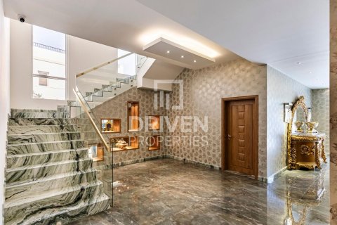 Villa de 5 dormitorios en The Villa, UAE No. 84450 2