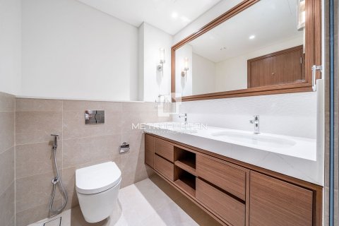 Квартира с 2 спальнями в EMAAR Beachfront, ОАЭ №78869 15