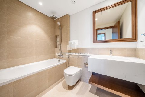 Квартира с 2 спальнями в EMAAR Beachfront, ОАЭ №78869 21