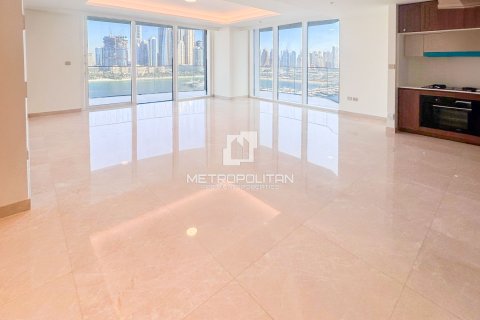 Квартира с 2 спальнями в EMAAR Beachfront, ОАЭ №78866 1