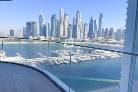 Квартира с 2 спальнями в EMAAR Beachfront, ОАЭ №78866 3