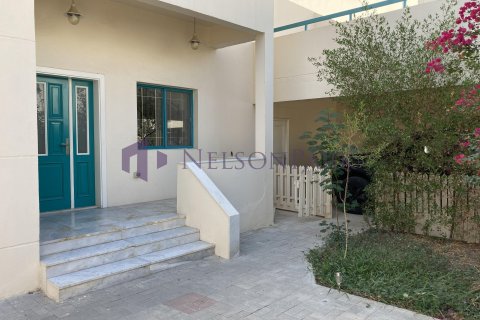 3 bedrooms Villa in Doha, Qatar No. 58220 2